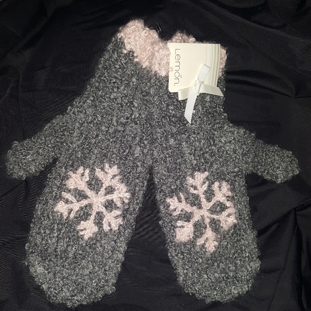NWT Lemon Collection Boucle Knit Mittens Gloves